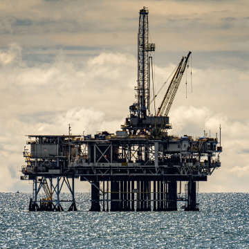 U.S. Oil Costs Less Than Zero After a Sharp Monday Selloff - WSJ