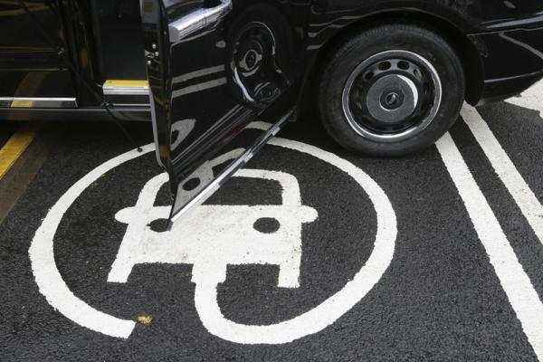 小鹏 汽车 财情 涨近 收盘 股价