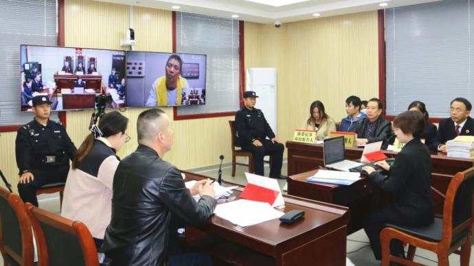 洪亮 被告人 阜阳市 被害人 携刀 人民法院