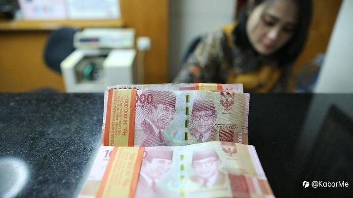 Pukul 13.00 WIB: Rupiah Melemah ke Rp 14.260/US$