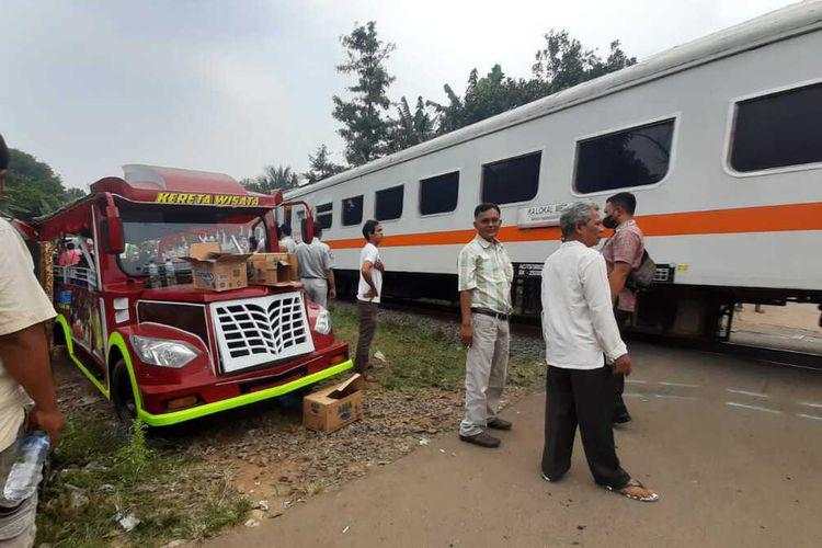 Odong-odong Ditabrak Kereta Api di Serang, Kemenhub Kirim Tim untuk Tutup Perlintasan Ilegal