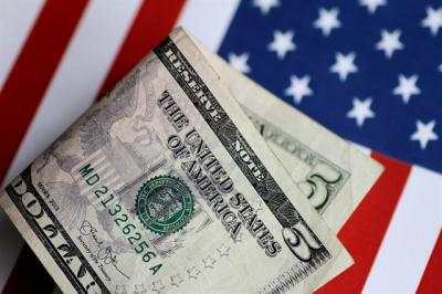 Giá USD vẫn treo cao